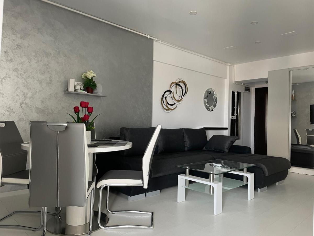 Luxury Westpark 2-Room Apartment Lakeview W5 Bukarest Exterior foto